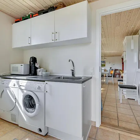 3 Bedroom Gorgeous In Prázdninový dům Nordenbro Vesteregn