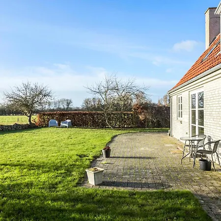 3 Bedroom Gorgeous In Prázdninový dům